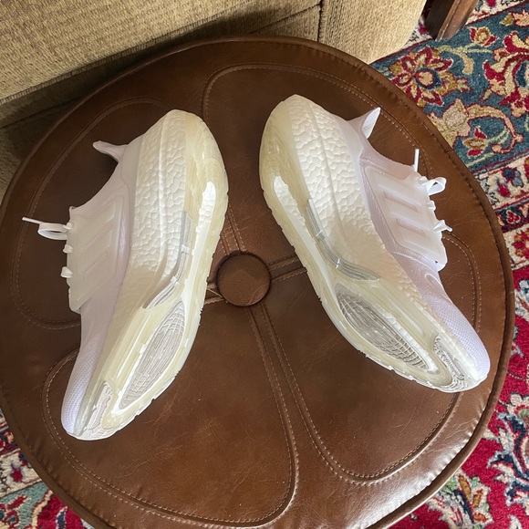 Adidas Ultraboost 22 - Picture 5 of 8